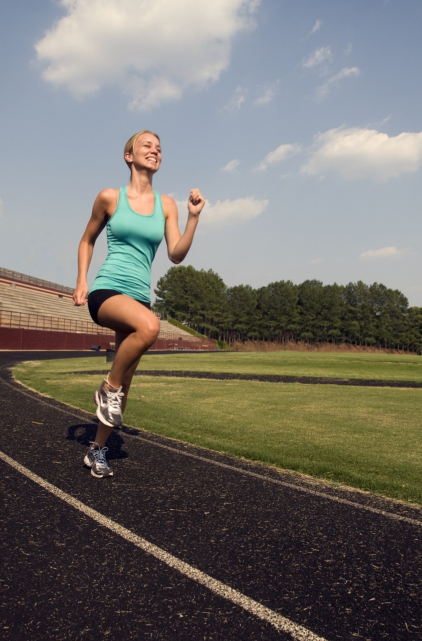 女子ランナーが陥りがち！キレイを作れないランニングフォームと、１分で直す方法